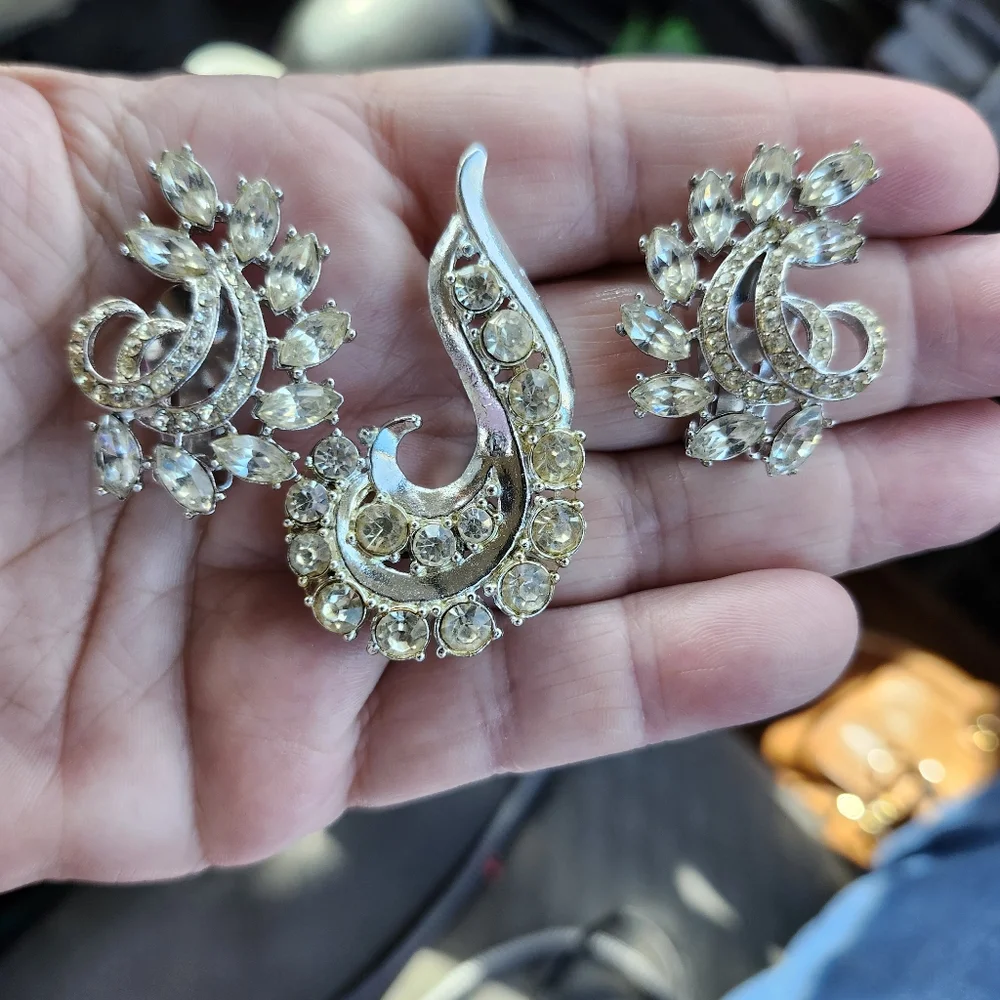 Vintage Swirl Rhinestone Brooch & Earring Demi Set clear silver tone *read - Picture 4 of 15